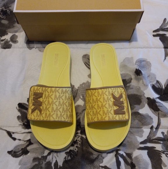 Michael Kors MK Platform Slide Sandals - Picture 2 of 12